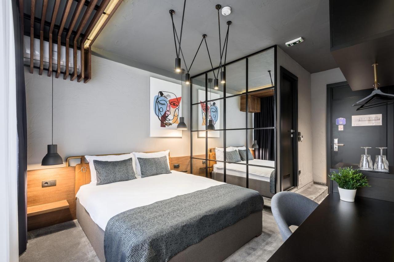 7 Rooms Suites Белград Экстерьер фото
